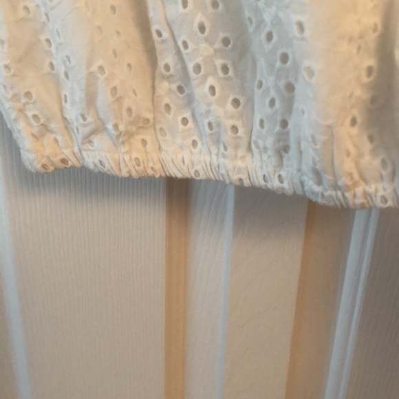 NWT White Eyelet Puff sleeve top - size L lined inside - Picture 4 of 8